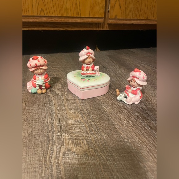 Strawberry Shortcake figurine lot - Picture 1 of 9